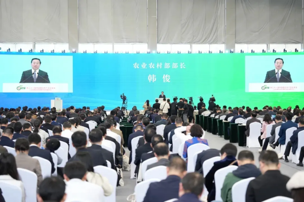 農業(yè)農村部黨組書記、部長韓?。喊l(fā)展智慧農業(yè)，以農業(yè)新質生產力驅動現(xiàn)代農業(yè)建設
